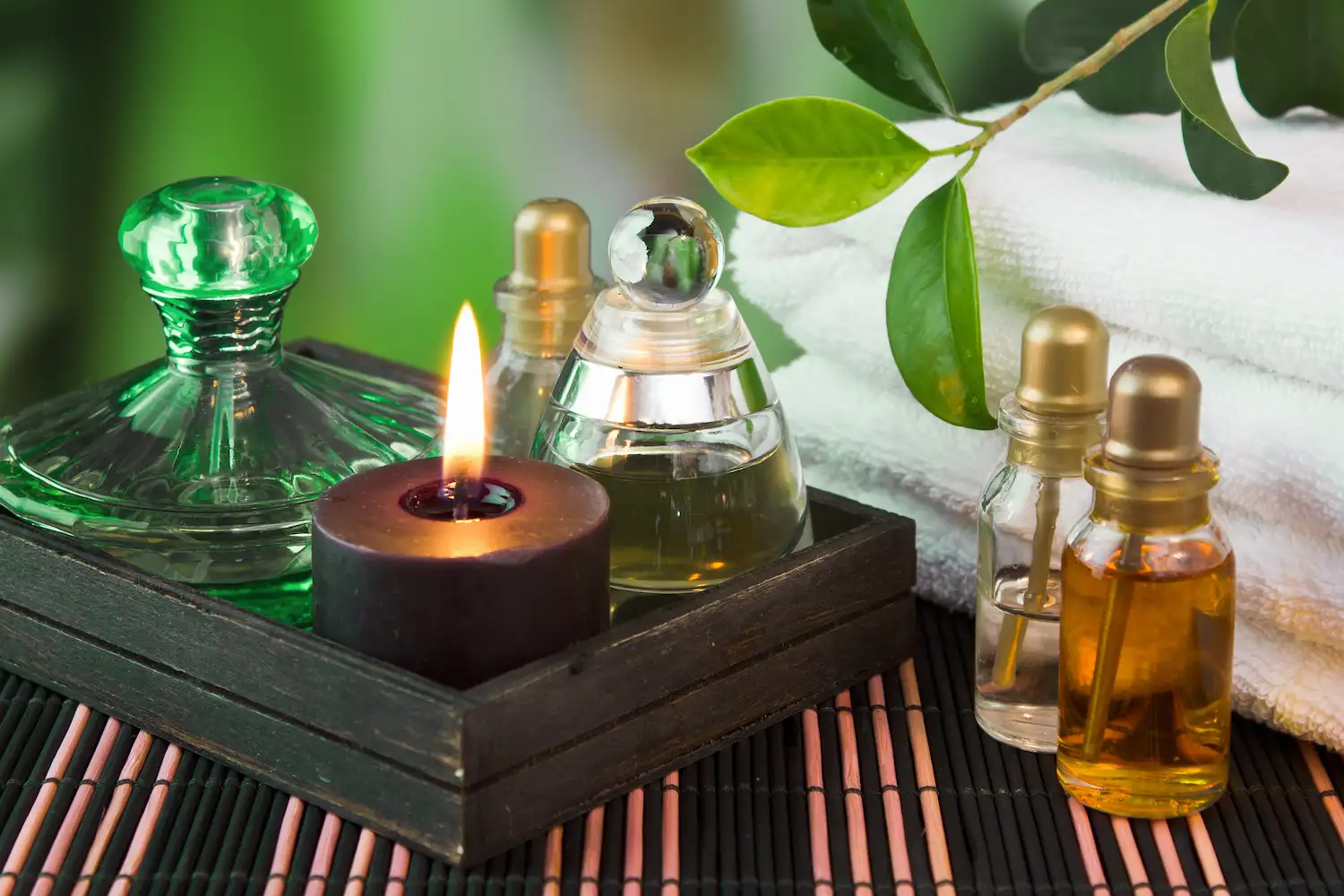 Aromaterapia: óleos essenciais que estimulam o sistema límbico, equilibrando emoções.
Florais de Bach: essências florais que harmonizam estados emocionais específicos.